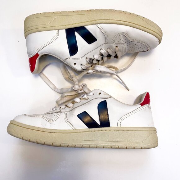 Veja V-10 Sneaker, Size 6 - Picture 3 of 9